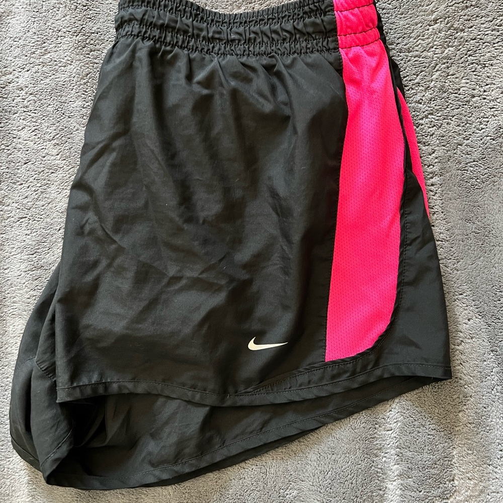 Nike athletic shorts with gray liner